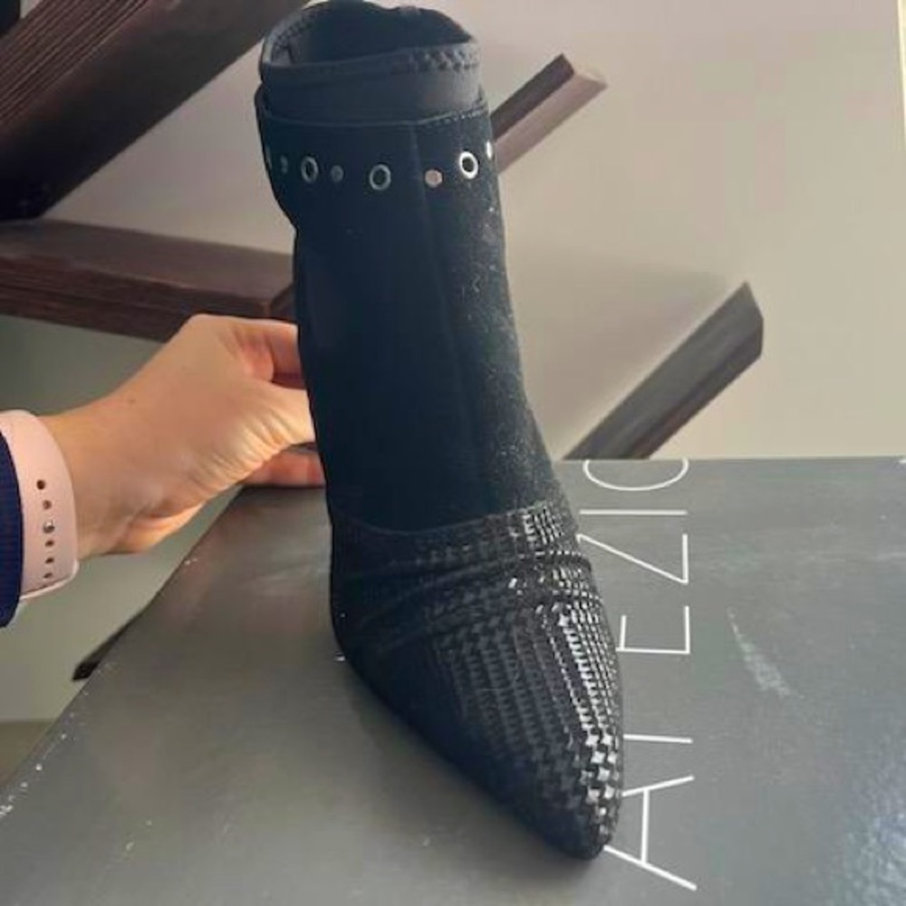 Black heels size 8